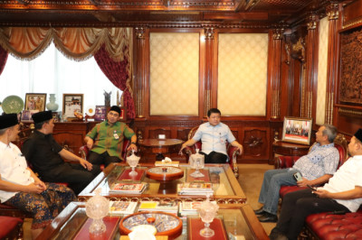 Industri di Solo Raya Bergeliat, Gus Yasin Dorong Penguatan Pasar Asia   