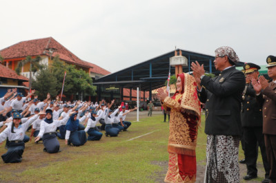 Hari Guru, Pj Gubernur Jateng Luncurkan Ayo Rukun untuk Tekan Kekerasan di Sekolah 