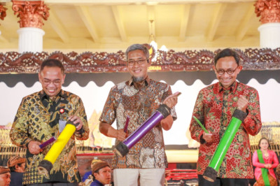 Hindari Masyarakat Terjerat Pinjol Ilegal, OJK Didorong Tingkatkan Literasi Keuangan 