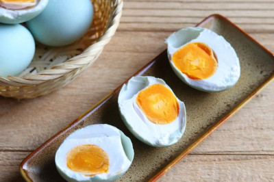 7 Cara Membuat Telur Asin Sendiri di Rumah, Enak dan Mudah!