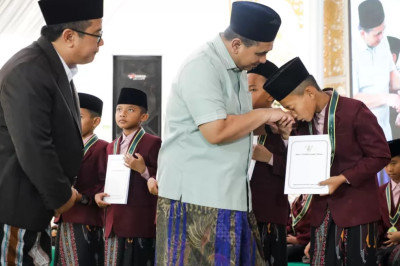 Luar Biasa! 41 Santri Cilik di Pati Telah Khatam Al Qur’an, Wagub Taj Yasin Guyur Bisyaroh