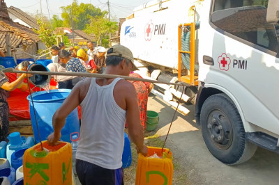 PMI Rembang Salurkan 415 Ribu Liter Air Bersih Akibat Kekeringan Musim Kemarau